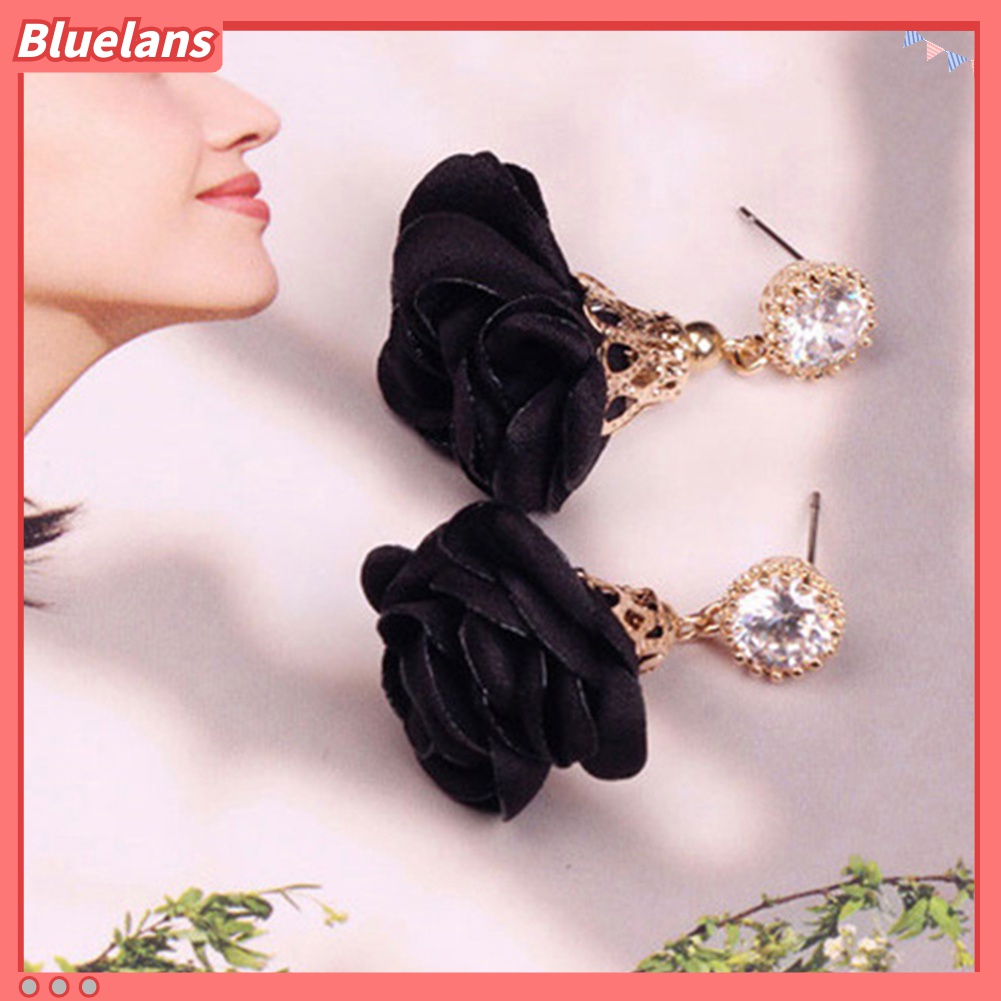 Anting Stud Liontin Bunga Bahan Kain Aksen Berlian Imitasi Gaya Vintage Untuk Wanita