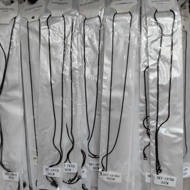 Kalung Titanium Stainless Steel Harga grosir isi 12 pcs Warna Hitam