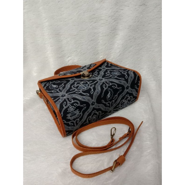 SLING BAG BATIK KULIT JOGJA/ TAS SELEMPANG WANITA BATIK