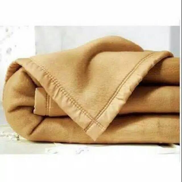 Selimut polos merk yatis 160×200