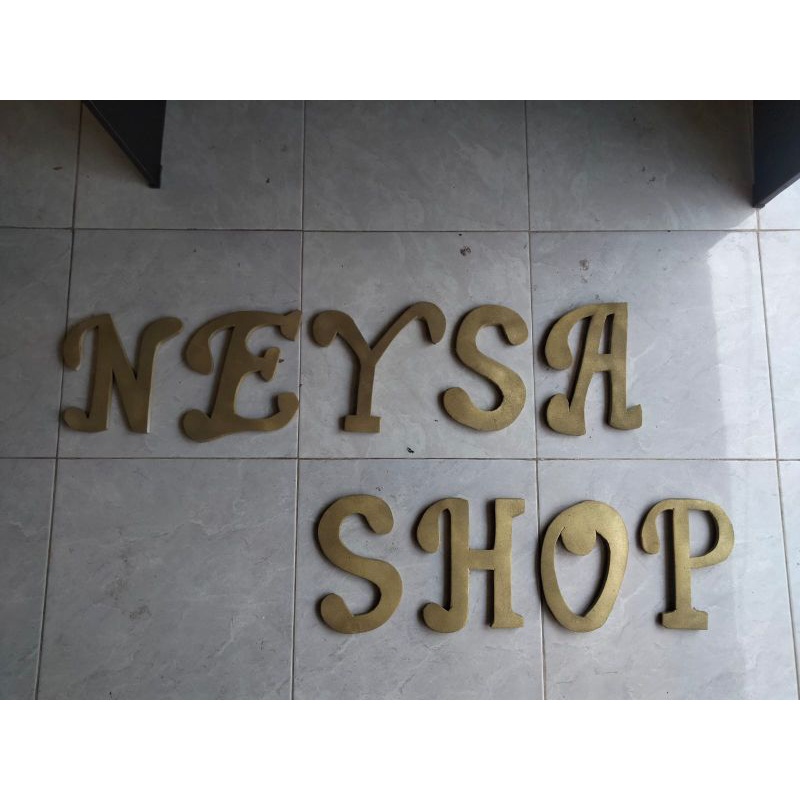 INISIAL HURUF DEKORASI