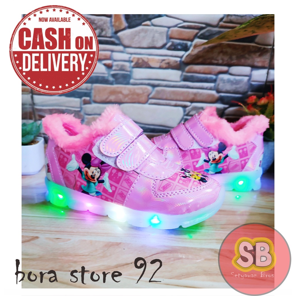 SEPATU LAMPU LED KEREN ANAK PEREMPUAN BERBAHAN MIKA 1-5THN 173 Penilaian