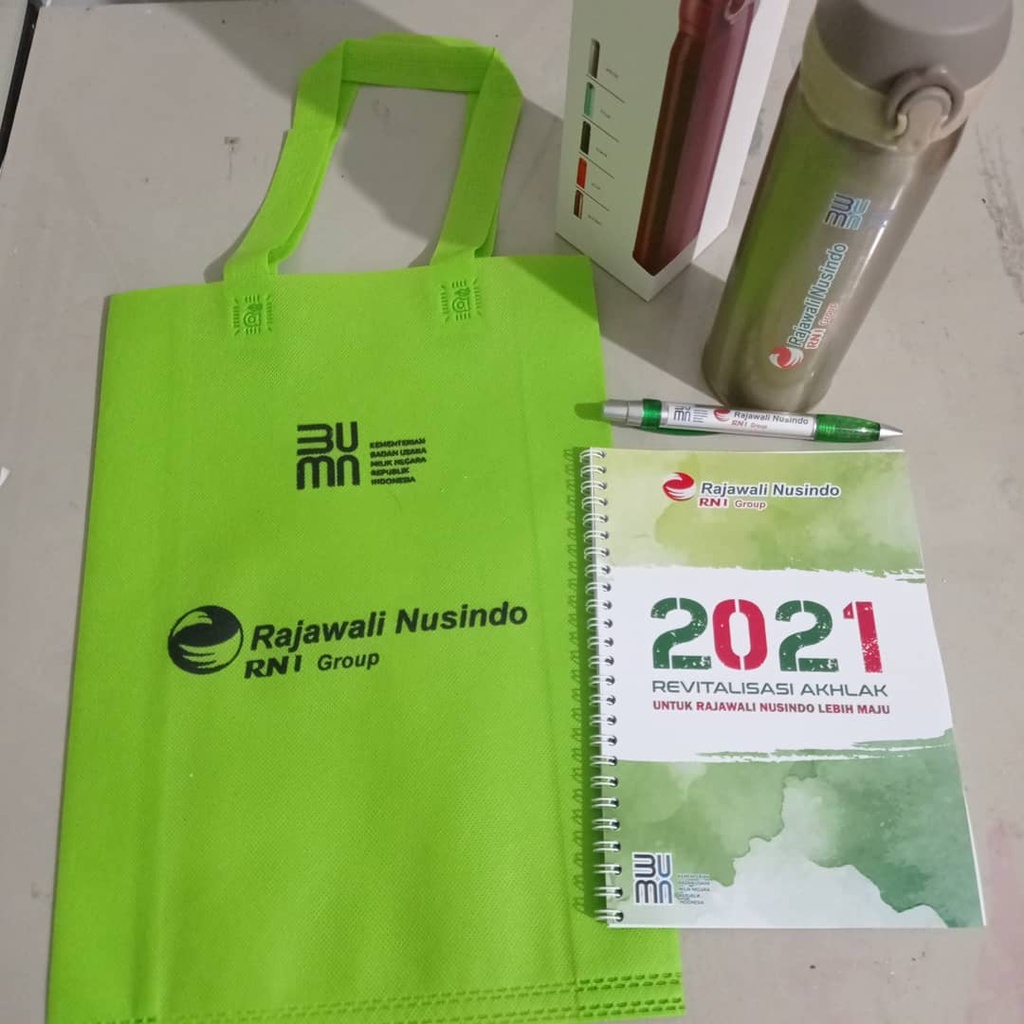 

SEMINARKIT, NOTES,TALI,PEN 2 HARI JADI