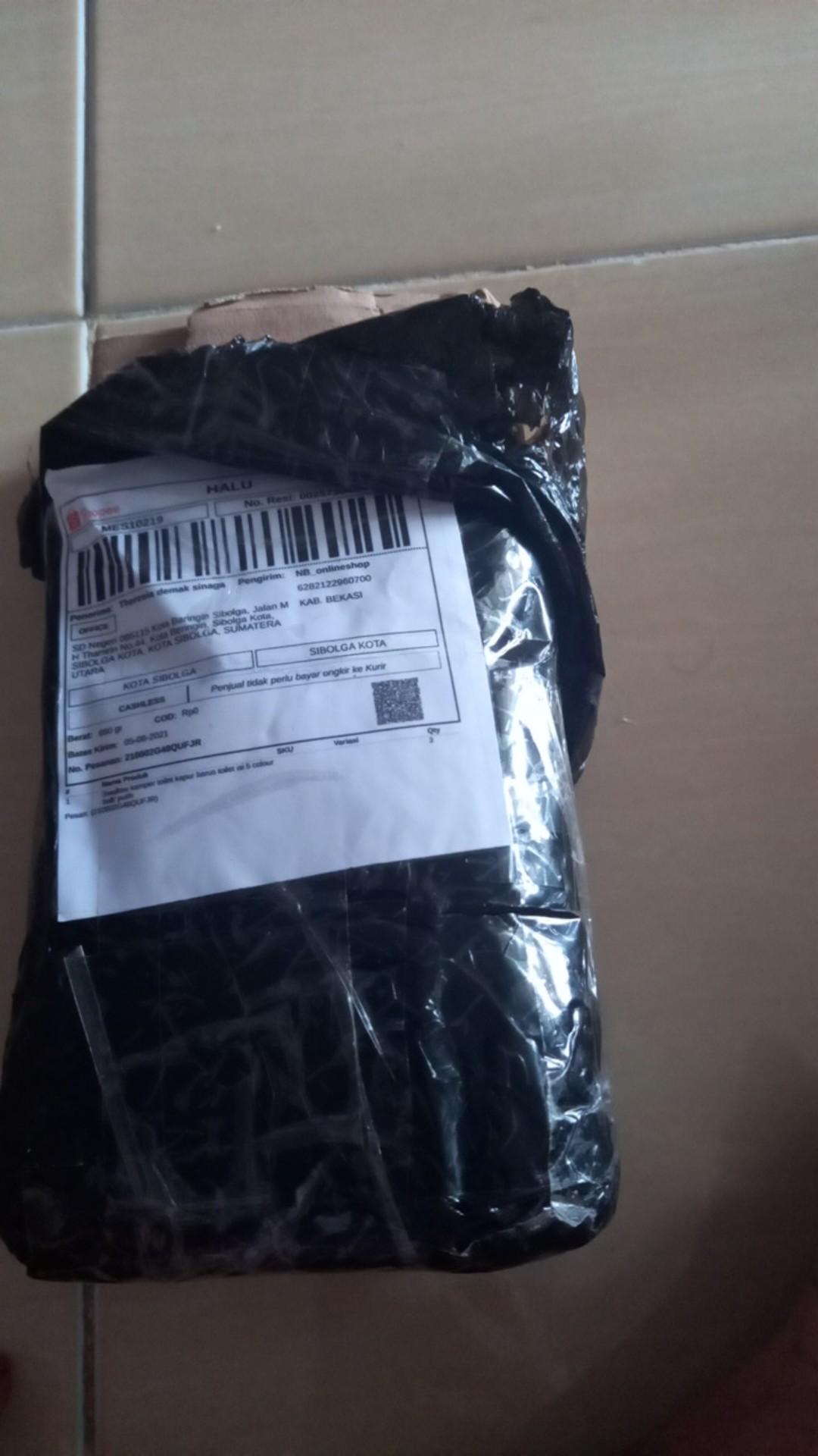 Swallow Kamper Toilet Kapur Barus Toilet Isi 5 Colour Ball/ Putih