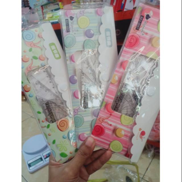 

(70gr) 1set penggaris 4 set kemas mika Boizhin