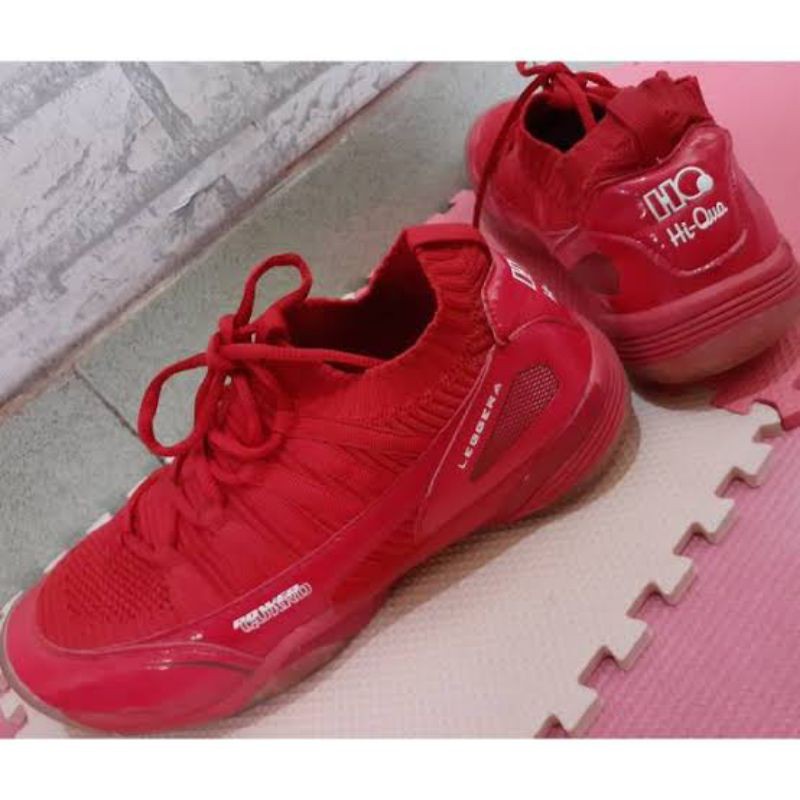 sepatu badminton merk HIQUA terbaru