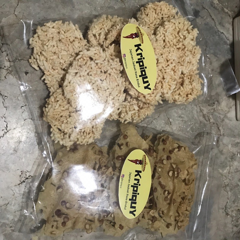 

Rengginang dan Peyek kacang