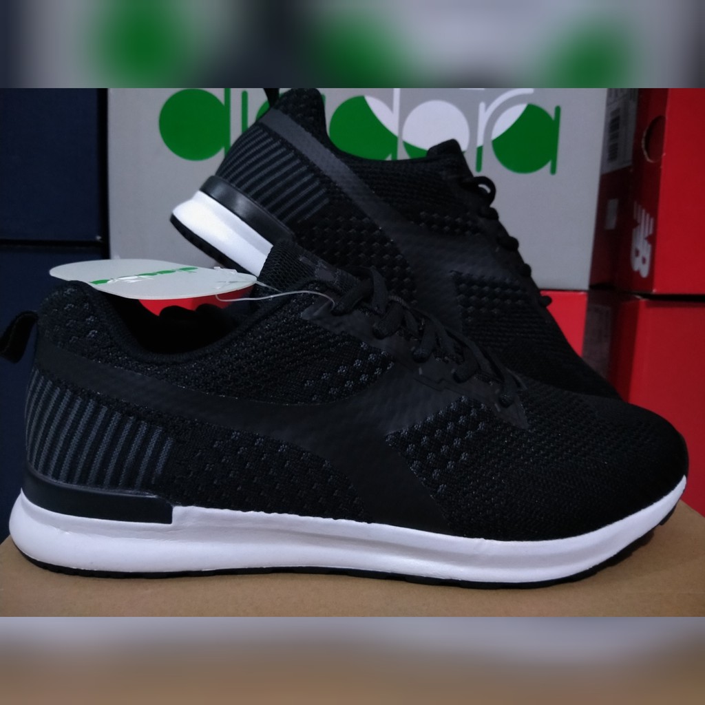 Sepatu diadora valerio black for men ukuran 42