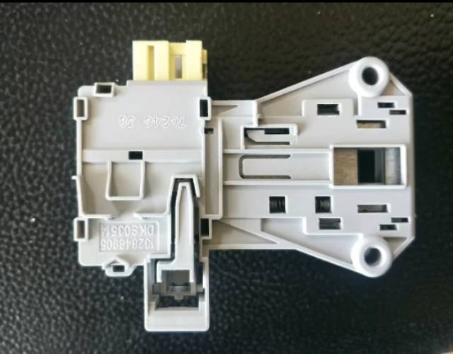 Doorlock /Otomatis  Pintu Mesin Cuci Electrolux EWF