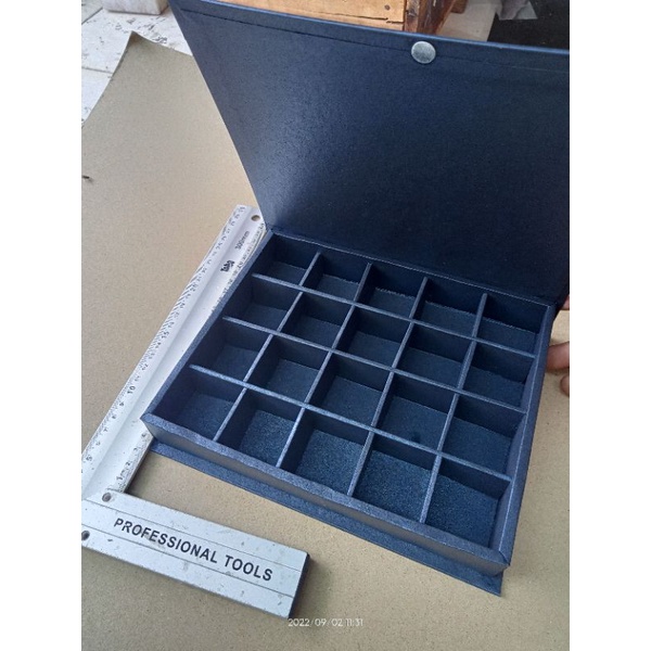 

hot new box hard cover sekat 20 biru navy - box kotak sekat praline