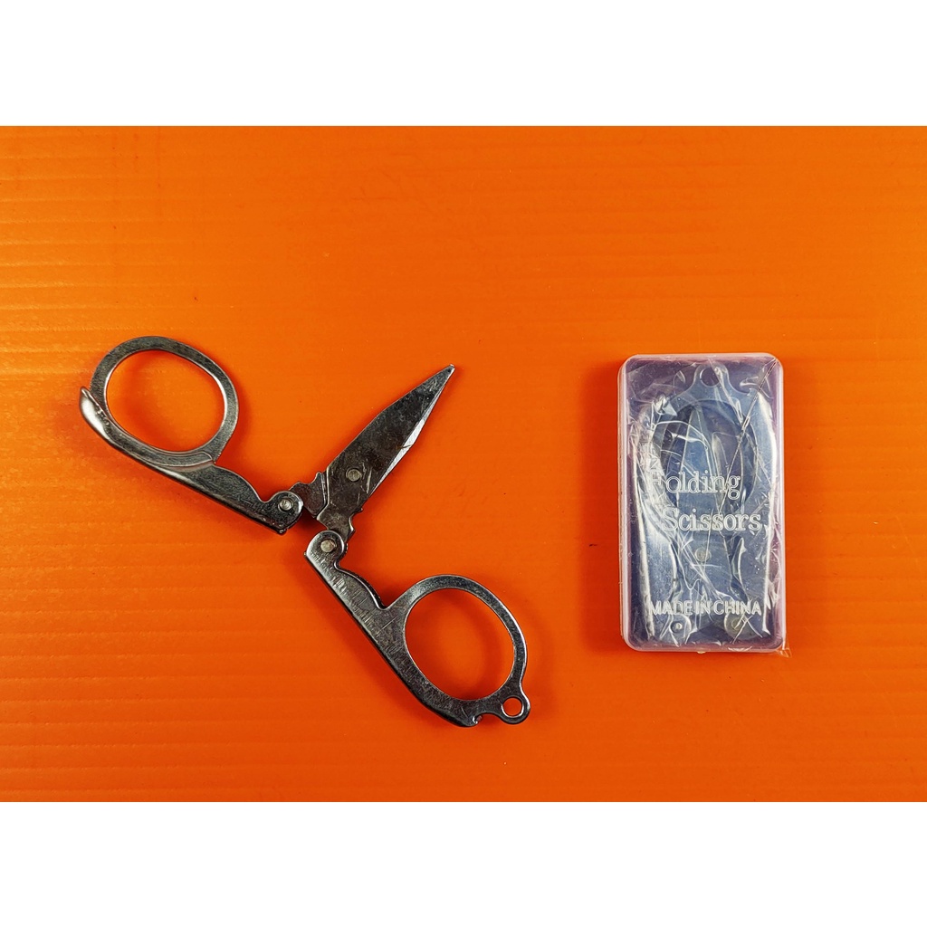 

GUNTING / SCISSORS LIPAT
