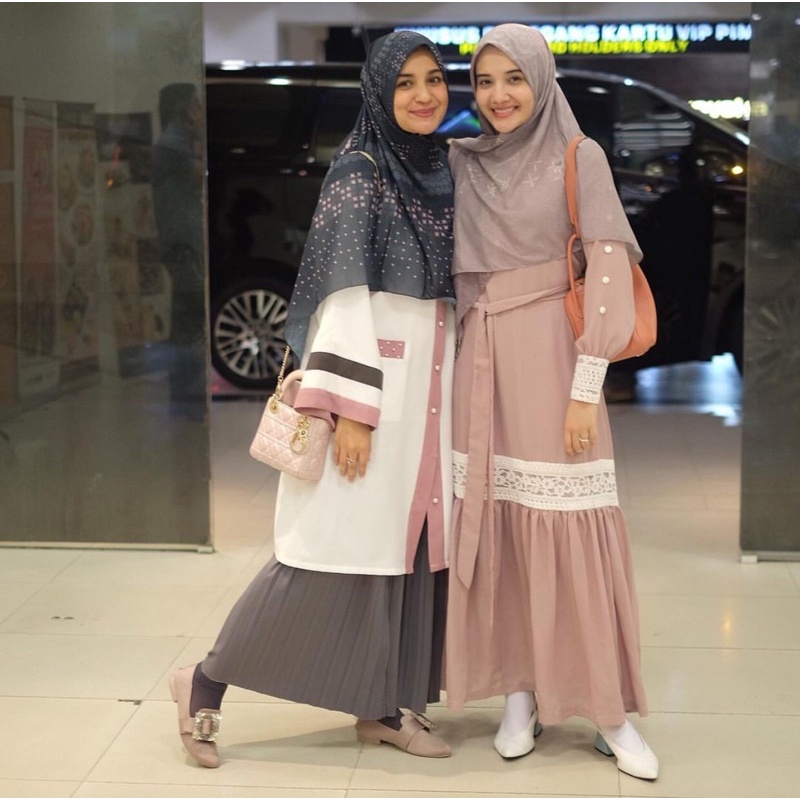 zaskia sungkar tunik preloved (kiri)