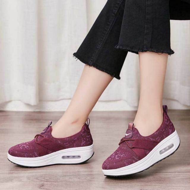 Sepatu Sneakers Wanita Casual JP 08