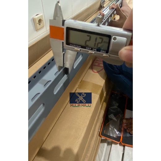 Besi Rak Siku Lubang Tebal 2.1Mili 3.8Cm Besi Siku Lubang Tebal 2.1Mm 3Meter (Perbatang) Tbk