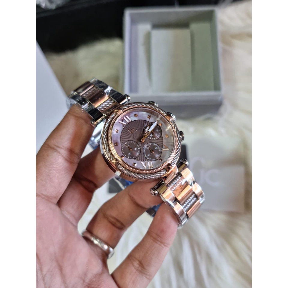 Guess Collection Type Y16002L1