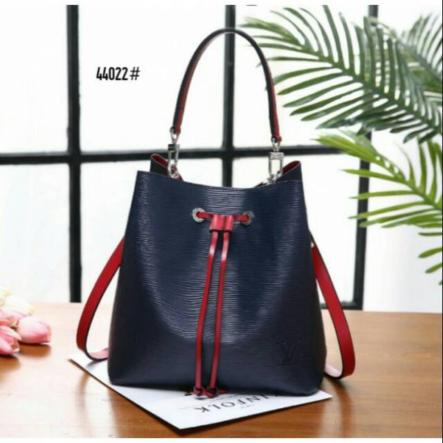 LOUIS VUITTON NEONOE EPI LEATHER BAG