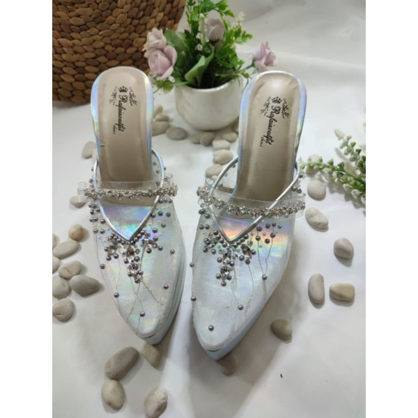 sepatu silver rafaizoutfit dengan asesoris ditengah tinggi 12cm tahu