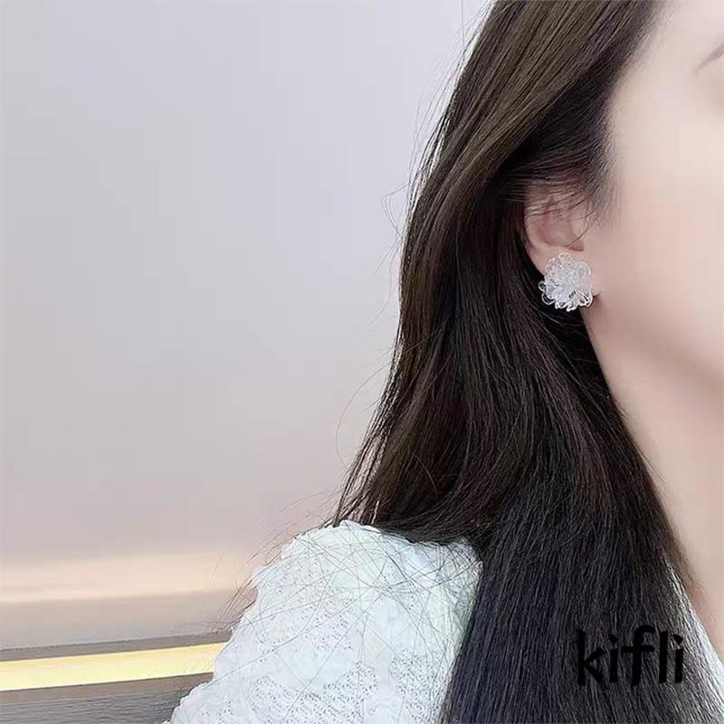 Anting Tusuk Bentuk Bunga Bahan Resin Transparan Tiga Dimensi Untuk Wanita