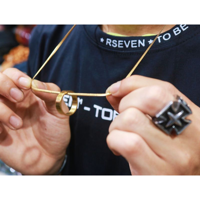 terbaru kalung titanium pipih model gantungan cincin polos variasi warna / kalung titanium anti karat 60cm
