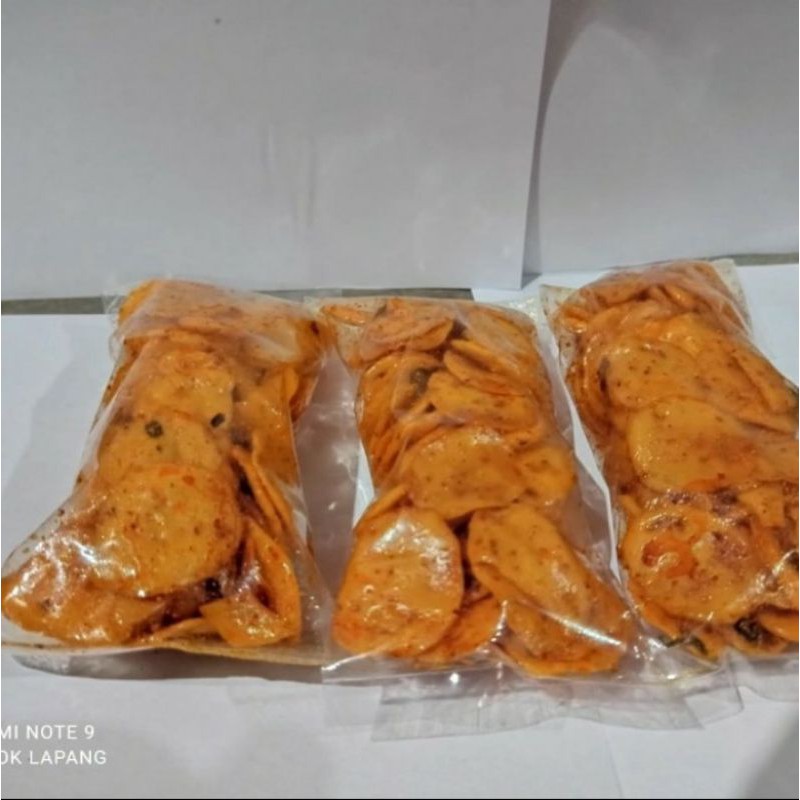 

Kerupuk Seblak kering daun jeruk