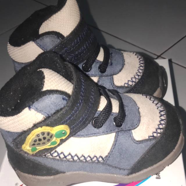 Sepatu boots anak laki-laki
