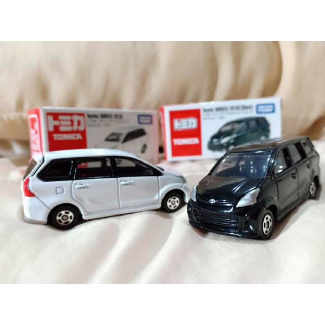 Tomica toyota avanza veloz