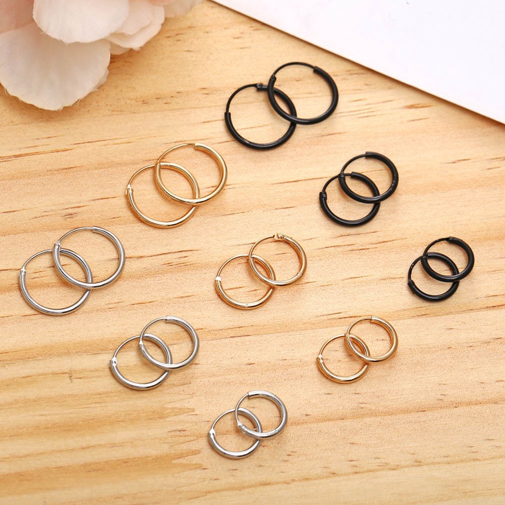 Anting Hoop Bulat Kecil Warna Emas / Hitam / Silver Gaya Punk Hip Hop Untuk Wanita