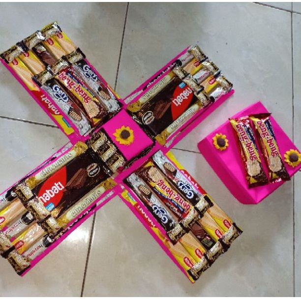 

Explosion box snack, gift box, hampers, kado ultah