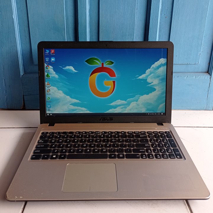 Asus X540Y Hitam silver 16 inch RAM 2GB ATI AMD 256MB Windows 10 Laptop bekas