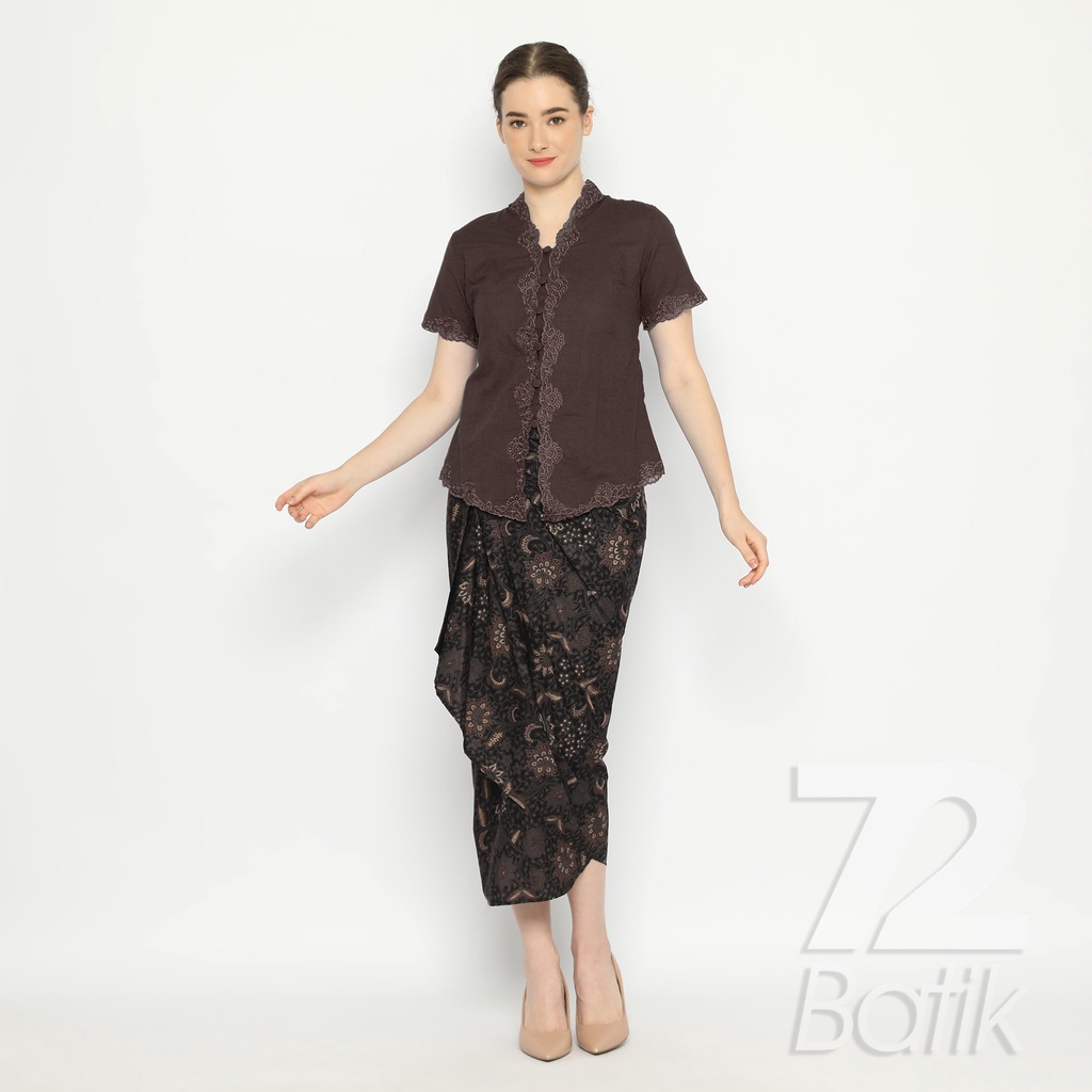 BAJU BATIK COUPLE  Kemeja Rok Lilit Instan Pria Lengan Panjang Slimfit Premium Kembang Setaman Hitam 722377 Cap 72 - Baju Kemeja Atasan Pakaian Batik Couple Cople Pria Cowok Laki Laki Remaja Keluarga Lengan Panjang Modern Slimfit Premium Kekinian