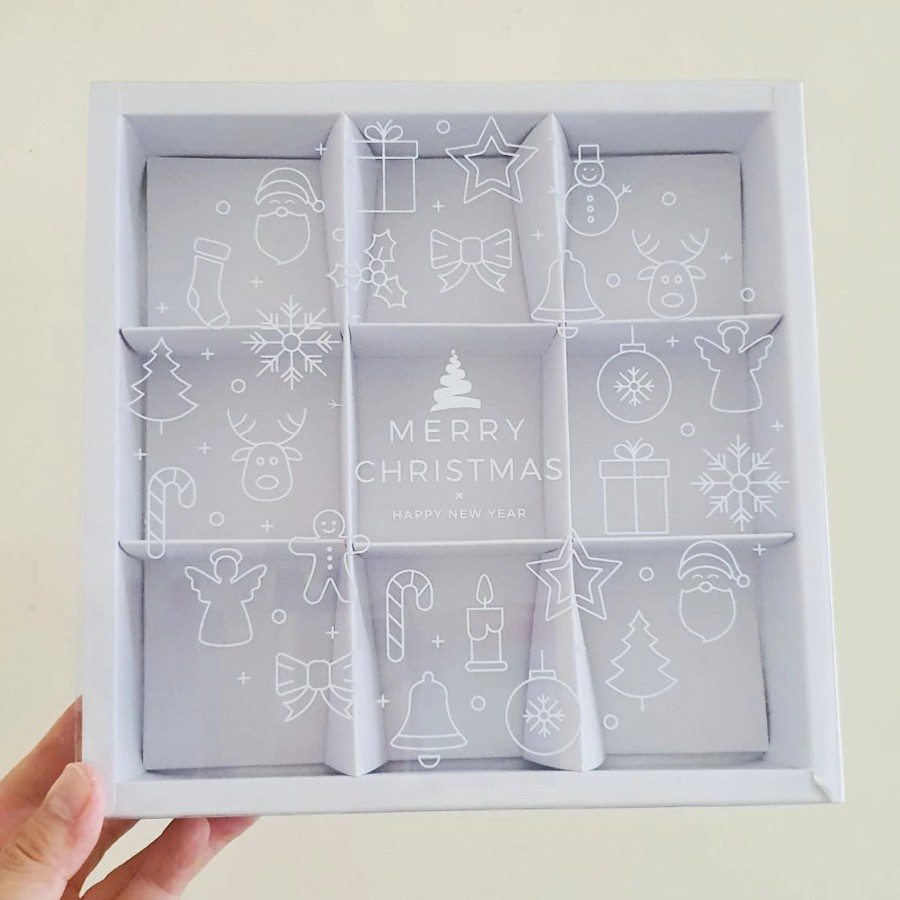 

Kardus Kemasan Sekat 9 Putih Dus Mini Eggtart Kotak Hampers Mini Pie Christmas Cake Box 24x24x4.5Cm