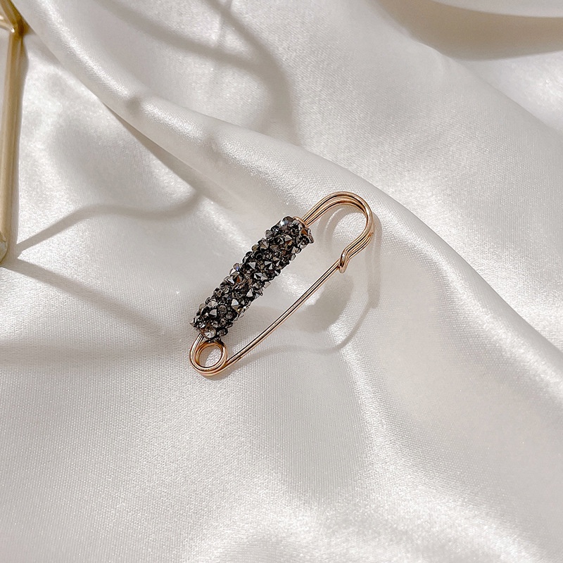 Bros Pin Bahan Metal Aksen Kristal Anti Silau Untuk Wanita