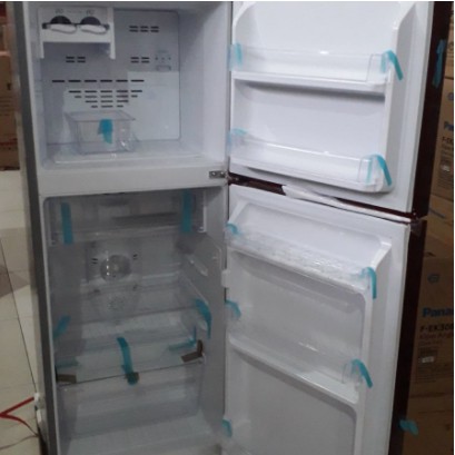 Polytron Kulkas 2 Pintu 200 Liter PRB 219 B/R Rak Tempered Glass