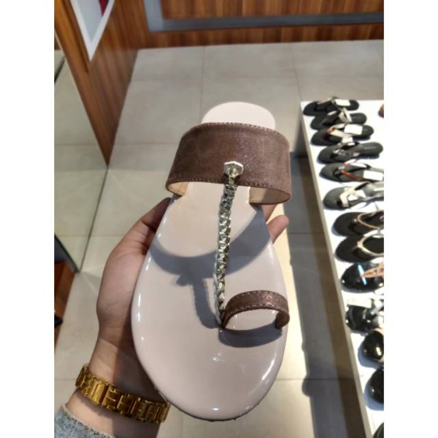 Sandal kasual Elizabeth ori , bahan dijamin bagus dan awet , best seller, ukuran 36-40 untuk wanitaa