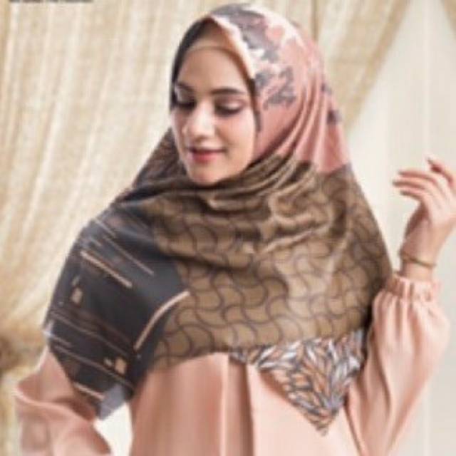 fuukuu Jilbab Hijab Kerudung Segi Empat Square Motif Luxury Print Laser Cut Premium