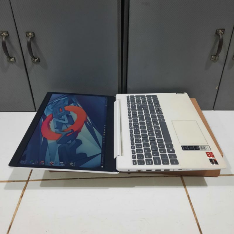 Laptop Lenovo ideapad L340 Gaming Amd Ryzen 7-3700U Ram 8GB SSD 256GB Amd Radeon RX Vega 10 Super Gaming Editing, Cantik,