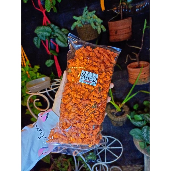 

MAKARONI SPIRAL PEDAS MANIS JERUK PURUTS /NACK PEDAS/ SNACK KILOAN / CAMILAN