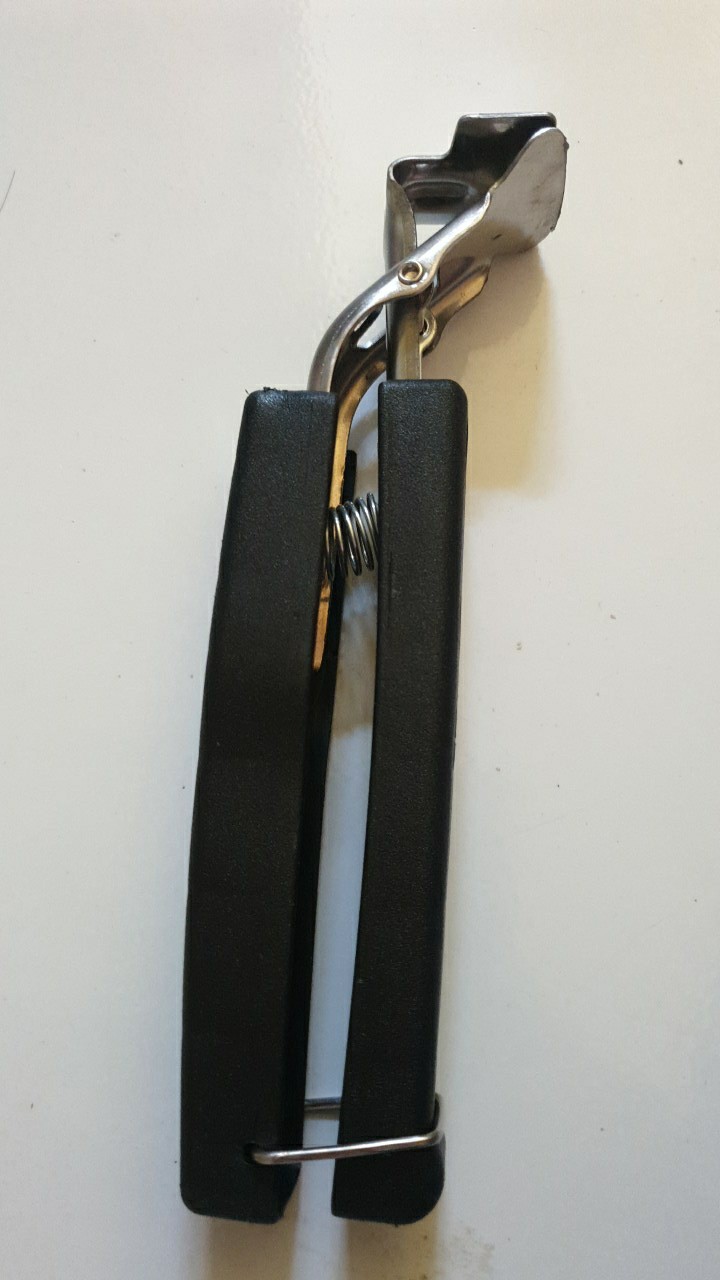 Penjepit Loyang 15cm