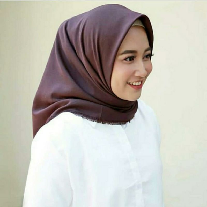 Hijab Saudia Segiempat Rawis