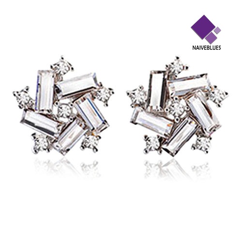 Anting Stud Desain Kincir Angin Keberuntungan Aksen Berlian Imitasi Warna Silver Untuk Wanita