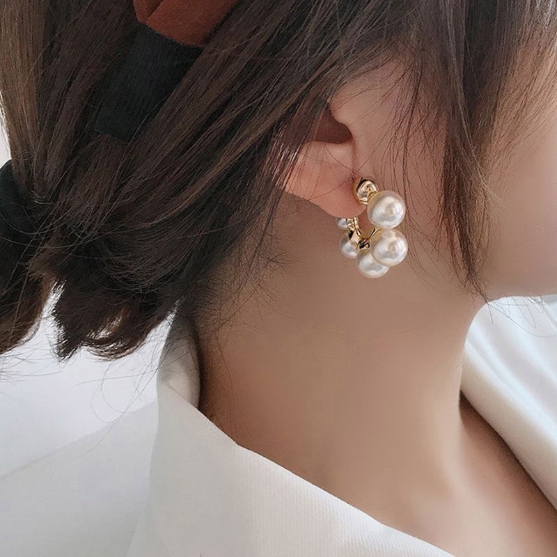 Anting Mutiara Bulat Warna Silver Gaya Vintage Untuk Wanita