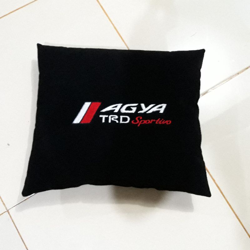 bantal pinggang bantal kotak bantal mobil Toyota Agya TRD Sportivo aksesoris interior mobil Agya