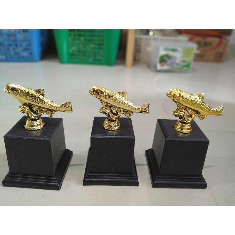 trophy piala memancing ikan