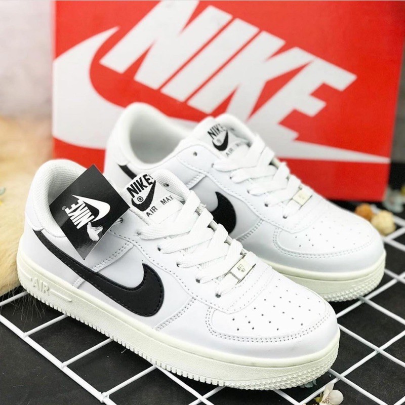 sneaker a1617, a1702(list hitam) import