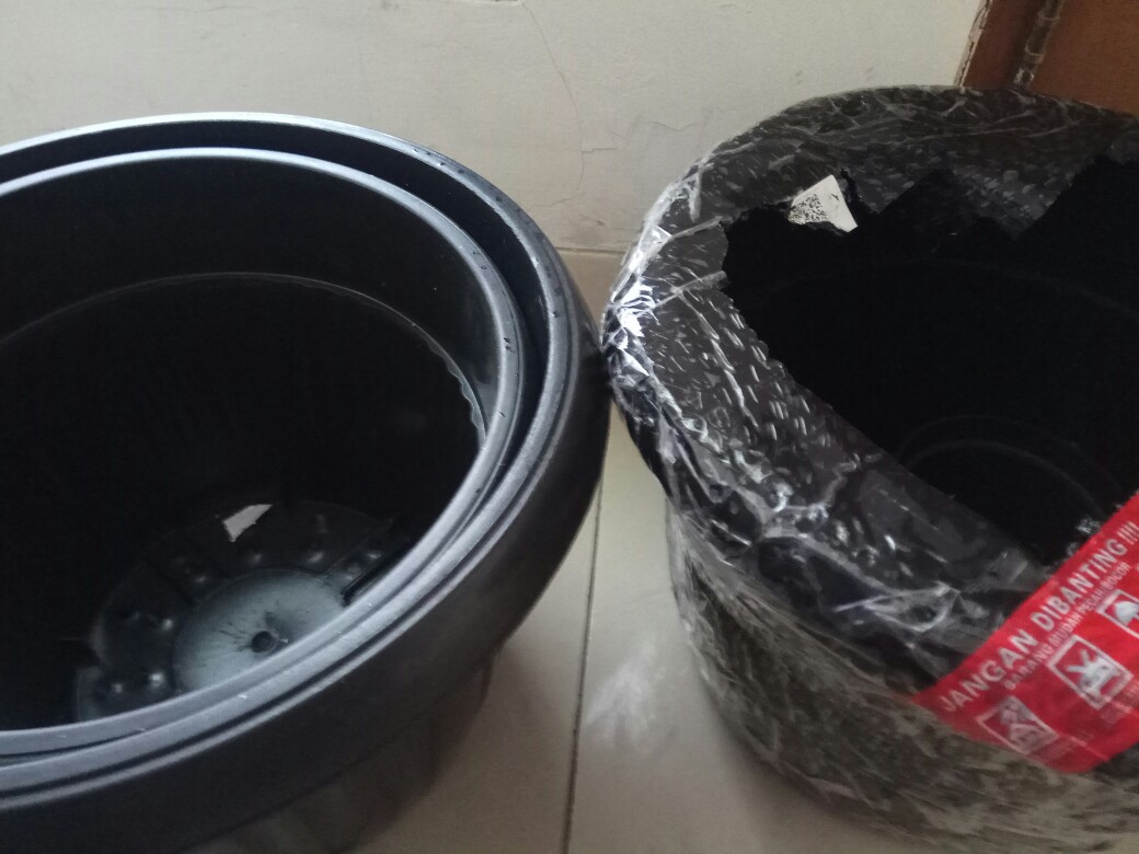 Pot Bunga Tanaman Hitam Grace 35 Cm (kuping)