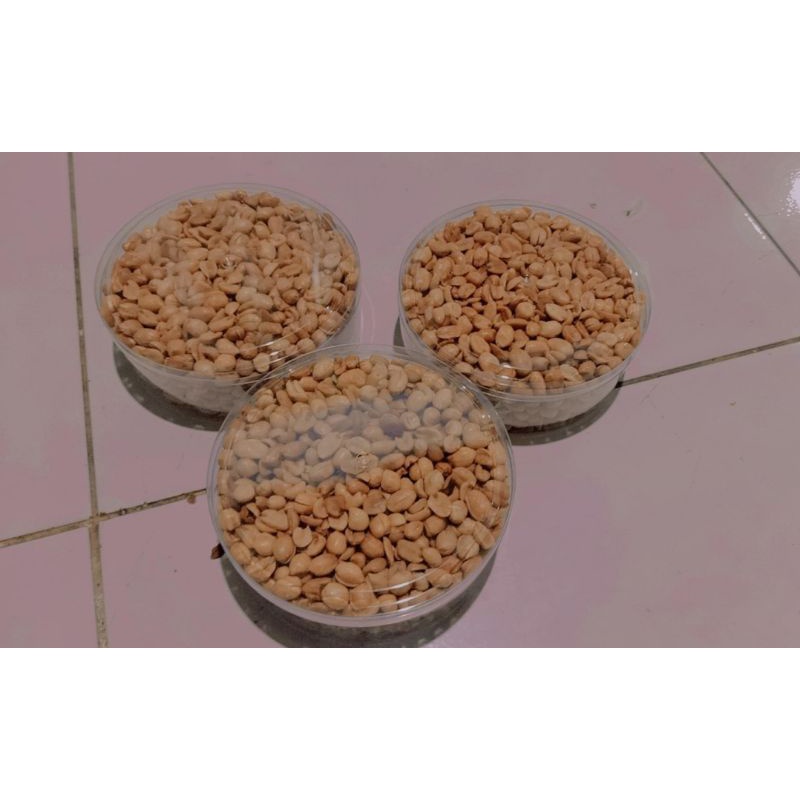 

Cemilan kacang goreng