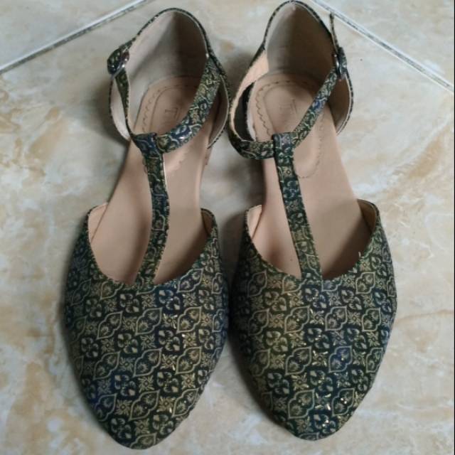 Preloved shoe, Tivoli