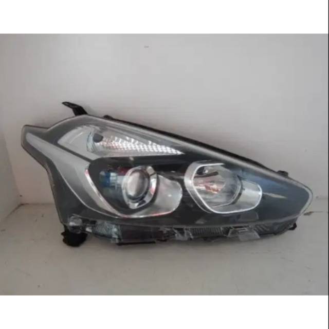 Headlamp Kanan Toyota Sienta Type G 2016