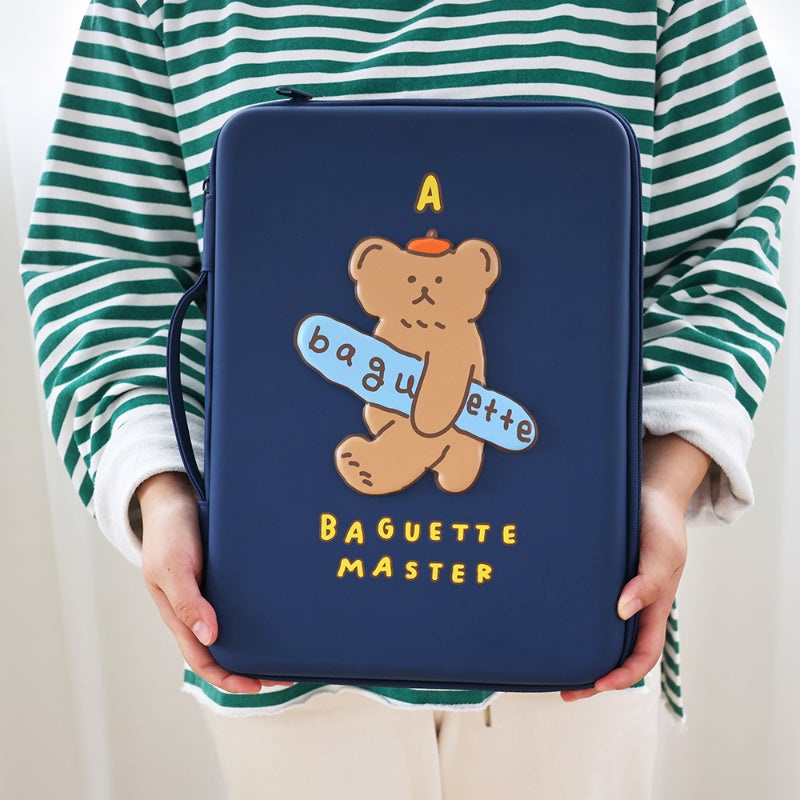 Sleeve Pouch Sarung Tas Bag Case Ipad Tab Tablet Macbook Air Pro Laptop Asus Acer Lenovo HP Huawei 11 12 13 14 15 inch Motif Gambar Karakter Beruang Bear Warna Biru Navy Beige Cream Lucu Cute Murah Korean Model Banyak Slot Ruang Stationary Tebal