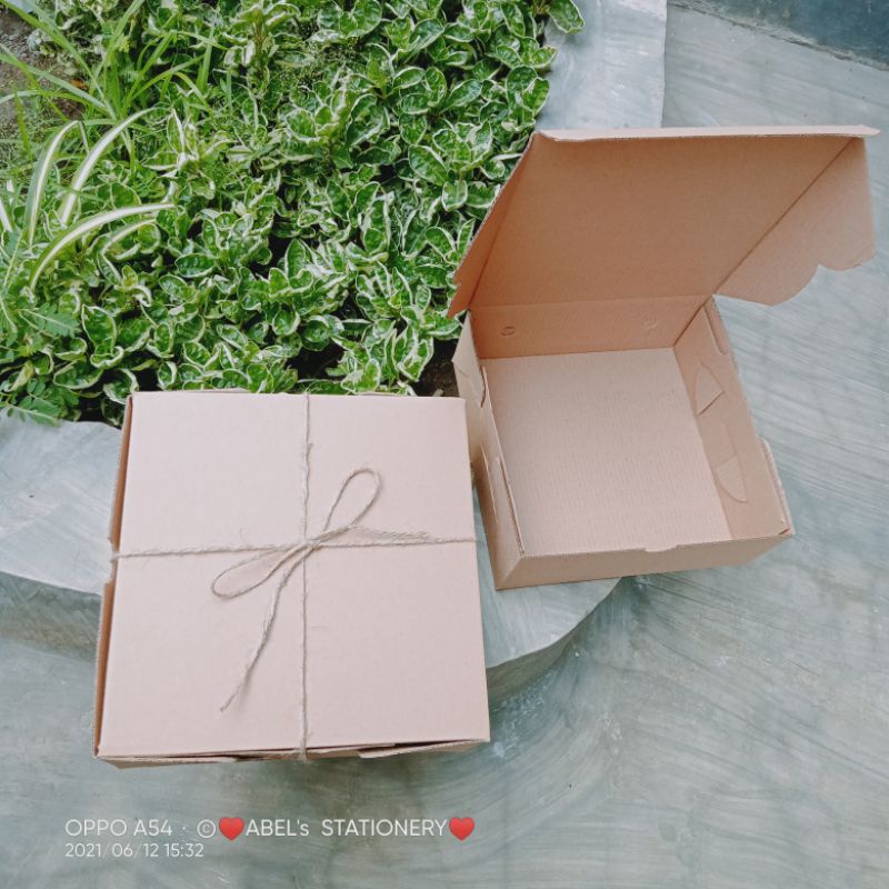 

Box Hampers/Box Hadiah warna natural
